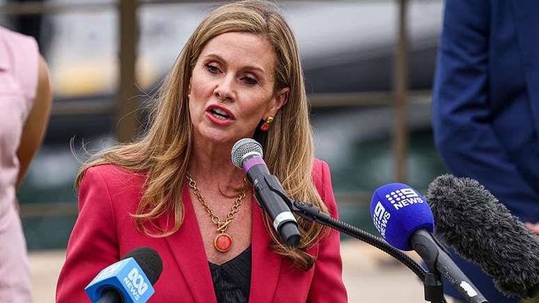 Inman Grant fala durante um evento em Sydney, no dia 10 de dezembro de 2025, quando entrou em vigor a proibi&ccedil;&atilde;o dos adolescentes nas redes sociais na Austr&aacute;lia