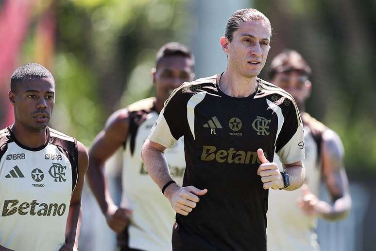Filipe Lu&iacute;s comanda &uacute;ltimo treino antes de viagem do Flamengo a Buenos Aires &ndash;