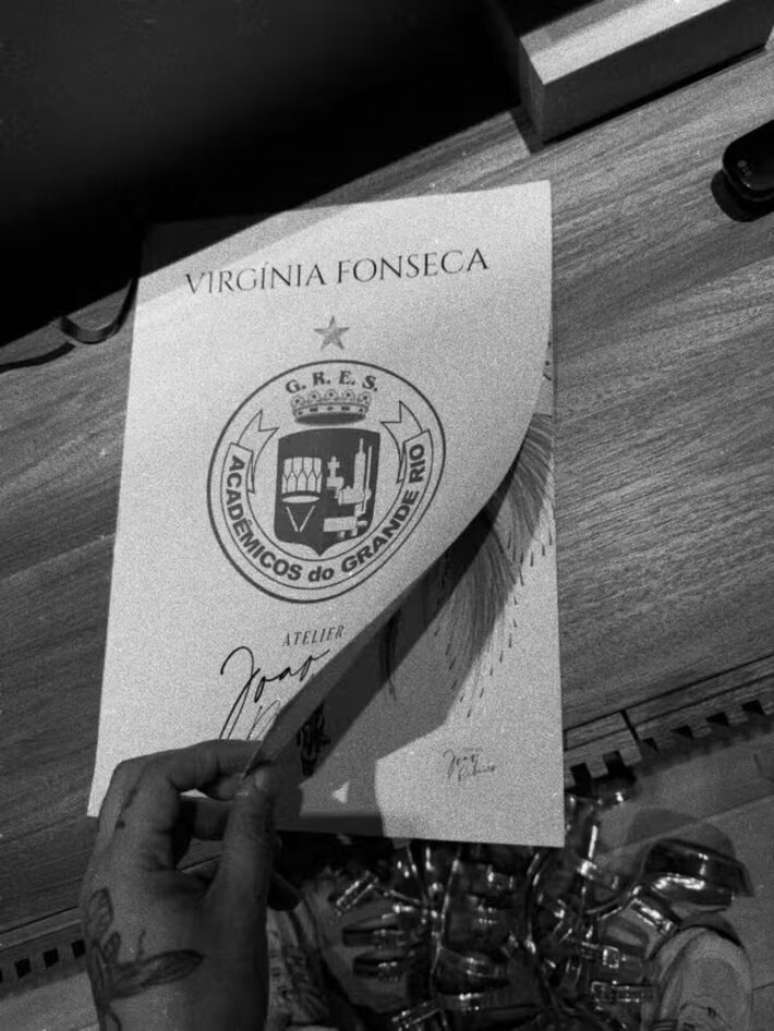 Influenciadora fez mist&eacute;rio nos Stories com pr&eacute;via da fantasia