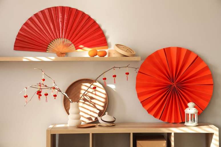 O elemento Fogo pode aparecer nos ambientes em detalhes com tons de vermelho 