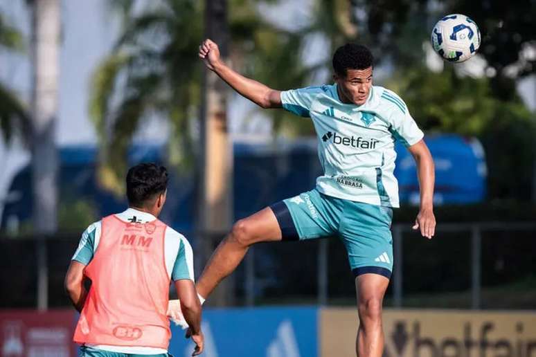 Kau&atilde; Prates durante treino da Raposa &ndash;
