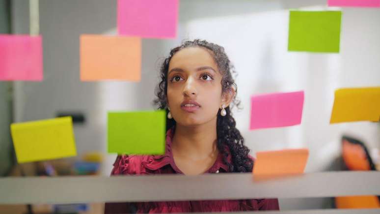 మీ పోస్ట్ రొటీన్‌లోకి ఎలా తిరిగి రావాలో చూడండి