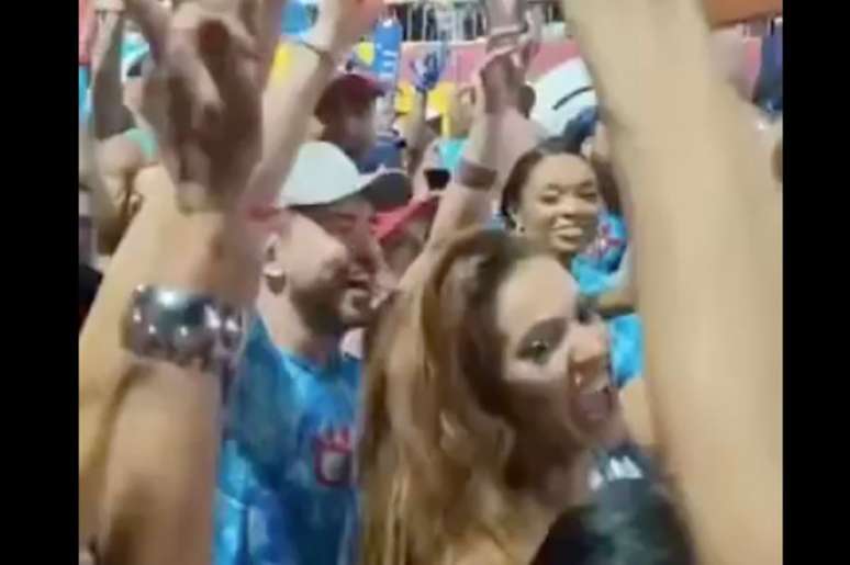 Everton Ribeiro canta hino do Bahia com outros convidados do trio el&eacute;trico &ndash;