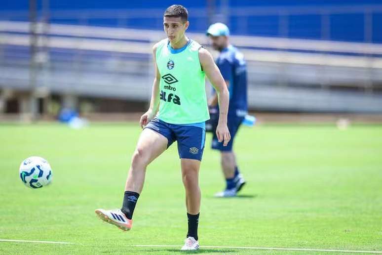 Monsalve durante treinamento do Gr&ecirc;mio &ndash;