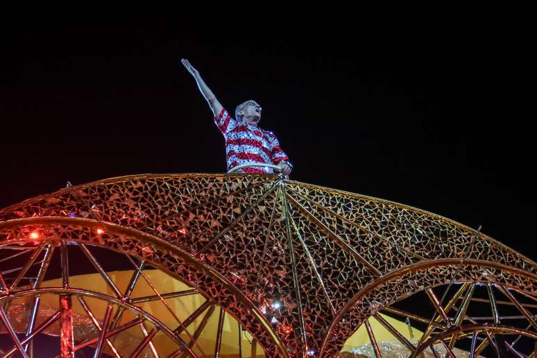 Unidos do Viradouro desfila na madrugada desta ter&ccedil;a-feira, 17, na Sapuca&iacute;, com o enredo 'Pra Cima, Ci&ccedil;a!'