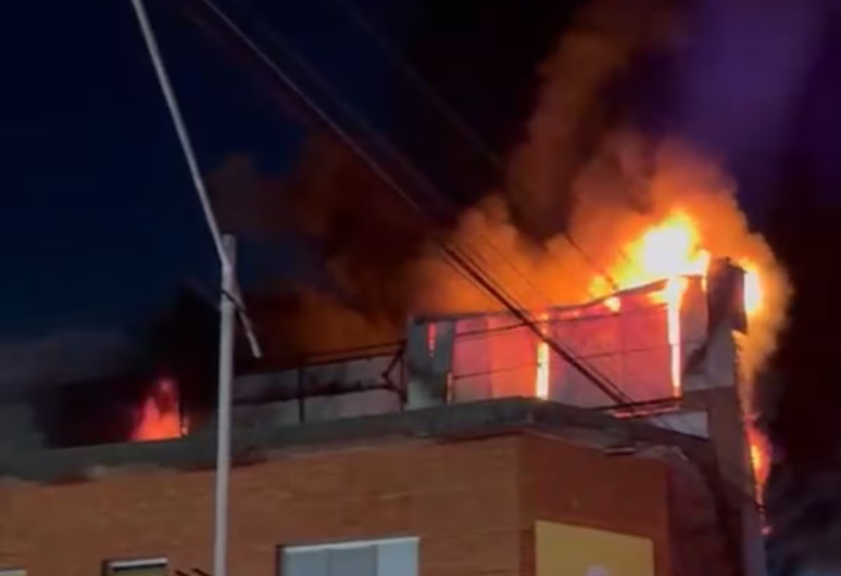 Inc&ecirc;ndio atinge loja de armarinhos em Santo Andr&eacute;
