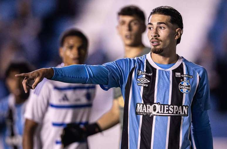 Jogador j&aacute; teve oportunidades no time principal tricolor &ndash;