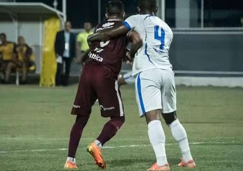 Times fizeram jogo de muita marca&ccedil;&atilde;o no primeiro tempo &ndash;