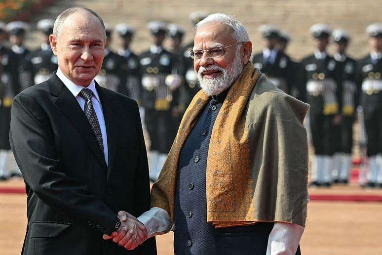 Apesar da visita do presidente russo Vladimir Putin &agrave; &Iacute;ndia em dezembro do ano passado, as importa&ccedil;&otilde;es indianas de petr&oacute;leo bruto russo ca&iacute;ram desde o in&iacute;cio de 2026 devido &agrave; press&atilde;o dos EUA