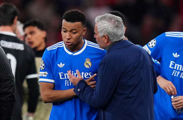 Mbapp&eacute; conversa com Mourinho sobre a atitude rascista de Prestianni &ndash;