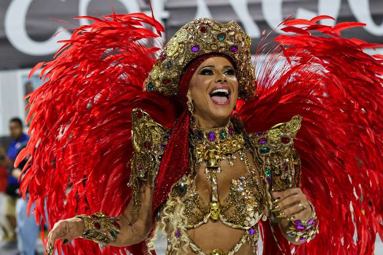 Viviane Ara&uacute;jo, rainha de bateria do Acad&ecirc;micos do Salgueiro na Sapuca&iacute;, na madrugada desta quarta, 18