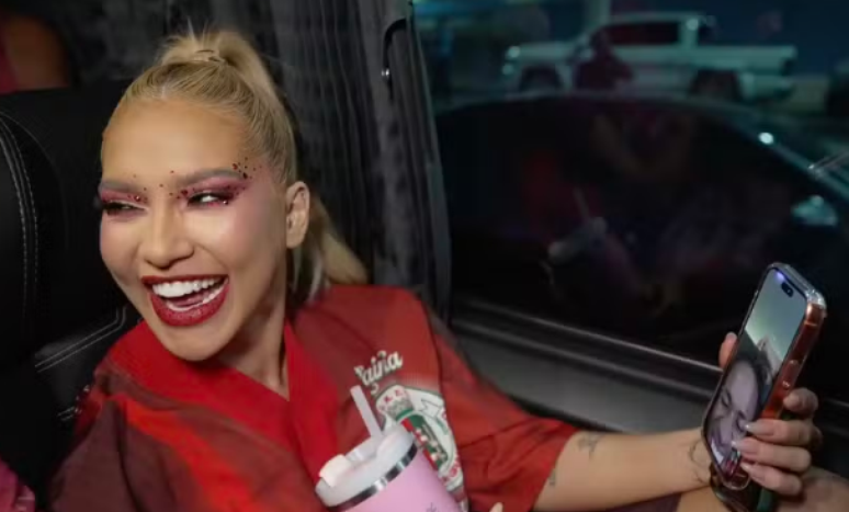 Virginia faz chamada de v&iacute;deo como Vini Jr antes de estreia na Sapuca&iacute;