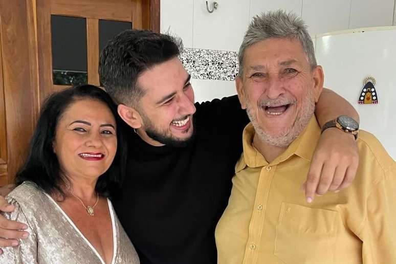 Seu Boinha, com a esposa e o filho, Francisco