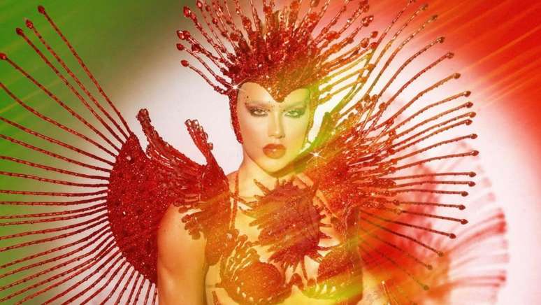 Virginia estreia como rainha de bateria na Sapuca&iacute; nesta ter&ccedil;a-feira, 17