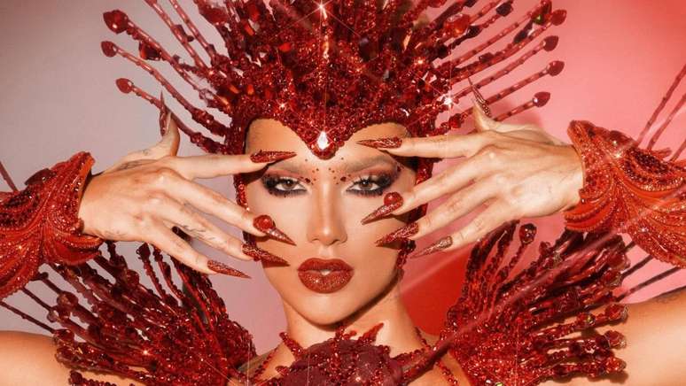 Virginia estreia como rainha de bateria na Sapuca&iacute; nesta ter&ccedil;a-feira, 17