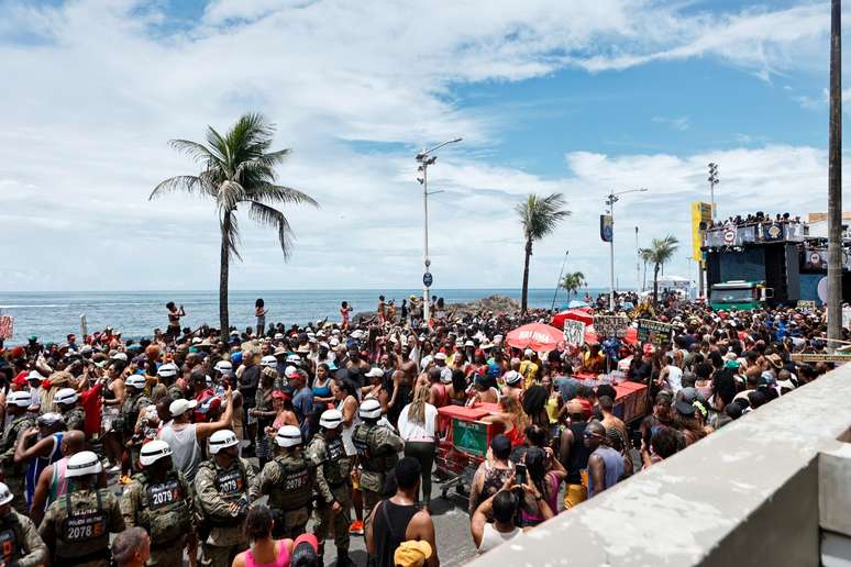 Arrast&atilde;o costuma reunir trabalhadores do carnaval