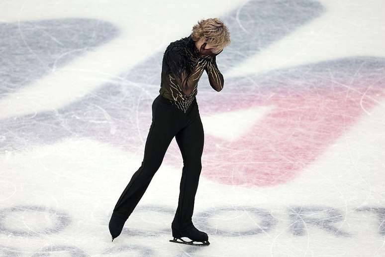 Ilia Malinin estava visivelmente frustrado ap&oacute;s sua apresenta&ccedil;&atilde;o na patina&ccedil;&atilde;o art&iacute;stica do programa livre