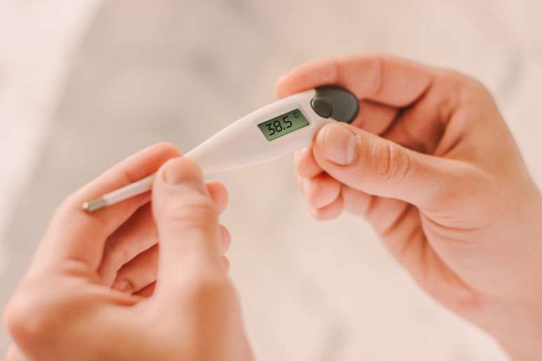 A febre &eacute; um dos sinais de alerta referentes &agrave; pancreatite 