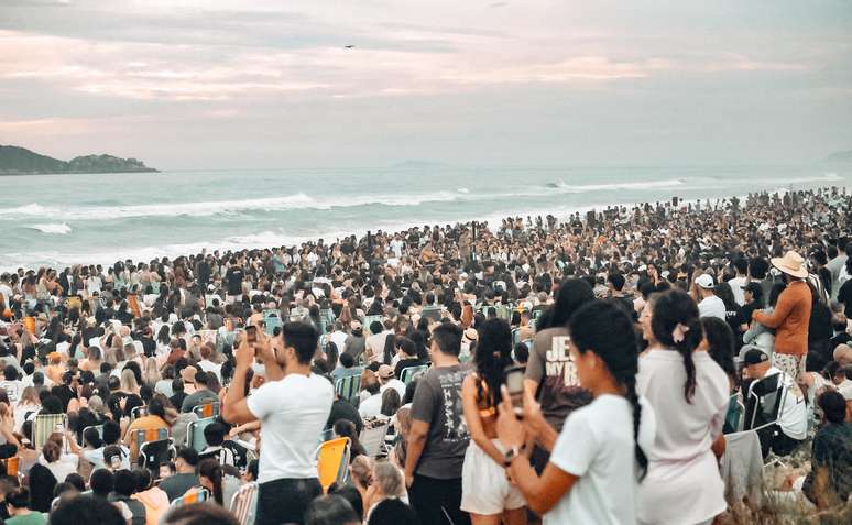 O &uacute;ltimo Desperta, em janeiro, reuniu cerca de cinco mil pessoas em um culto no meio da praia do Campeche 