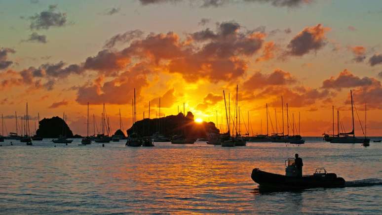 Do ponto de vista tur&iacute;stico, a ilha de S&atilde;o Bartolomeu no Caribe re&uacute;ne uma s&eacute;rie de detalhes interessantes &ndash; depositphotos.com / vampy1