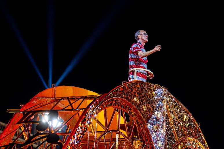 Mestre Ci&ccedil;a durante o desfile &ndash;