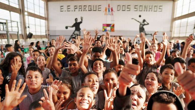 கியூபாடோவில் உள்ள EE Parque dos Sonhos இல் மாணவர்கள். பள்ளிக்கு நெருக்கடிகளை சமாளித்து விருது கிடைத்தது