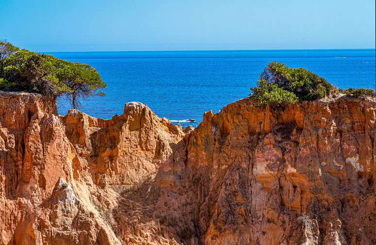 Praia da Fal&eacute;sia, Olhos de &Aacute;gua, em Portugal