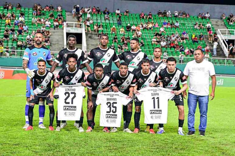 Bruno e seus companheiros homenagearam os atletas acusados de estupro &ndash;