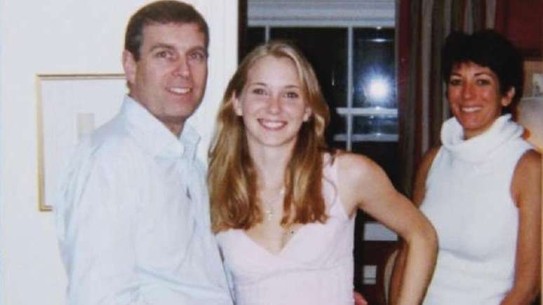 Foto de Andrew e Virginia Giuffre tirada h&aacute; 25 anos