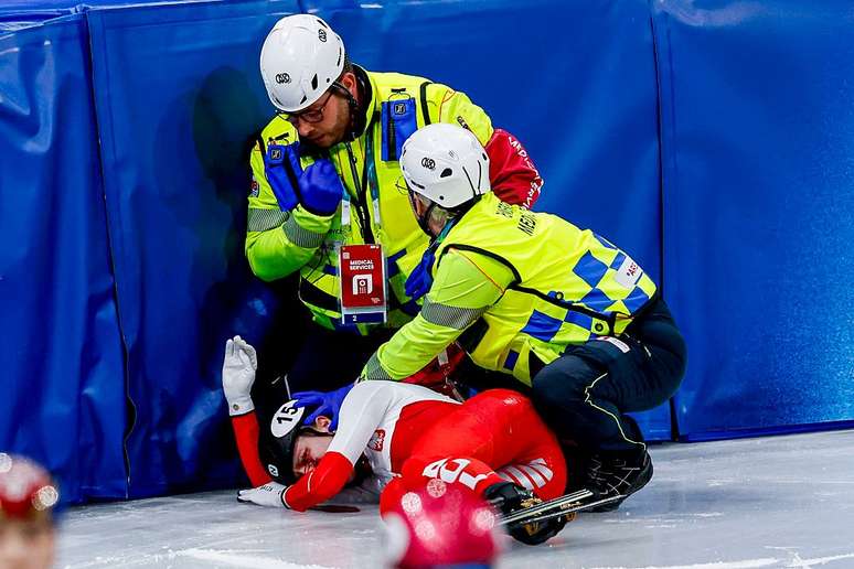 Patinadora polonesa &eacute; atingida por l&acirc;mina de advers&aacute;ria e sofre corte no rosto nos Jogos de Inverno