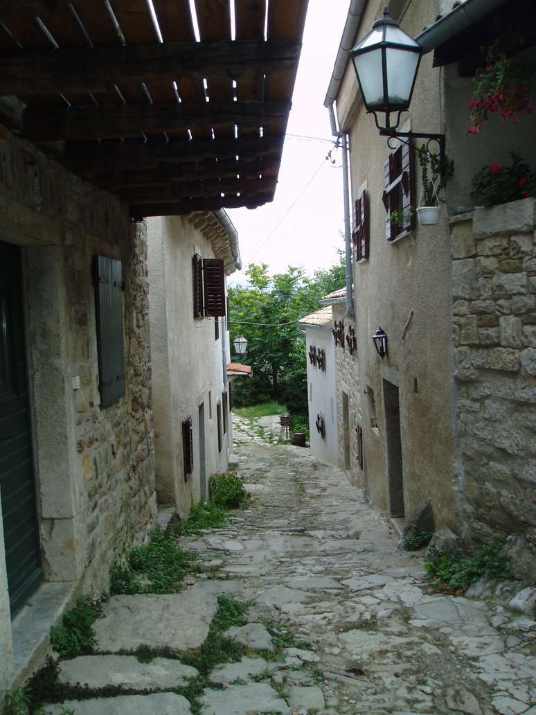 Conhe&ccedil;a Hum, vilarejo da Cro&aacute;cia conhecido como a 'menor cidade do mundo'