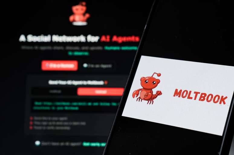 O Moltbook tem interface parecida com um f&oacute;rum, assim como o Reddit, mas s&oacute; quem pode postar s&atilde;o agentes de IA