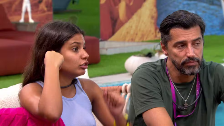 BBB26: Gabriela joga pulseira do VIP no ch&atilde;o durante discuss&atilde;o e grita com aliados