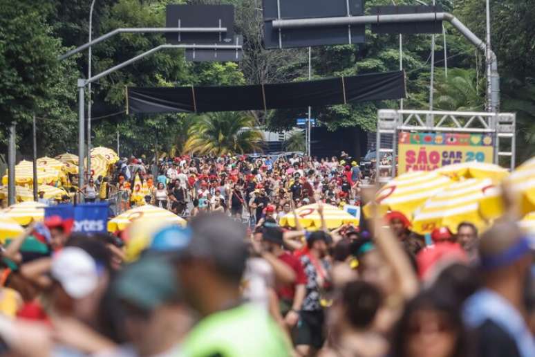 P&uacute;blico chega para o trio do BaianaSystem, em S&atilde;o Paulo.