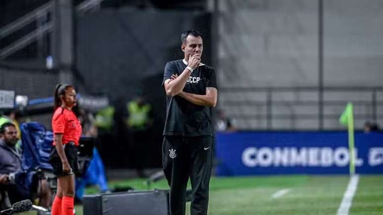 Lucas Piccinato n&atilde;o resistiu ao empate em 2 a 2 com o Fluminense, em casa &ndash;