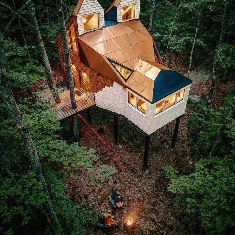 A Copper Fox usa principalmente troncos e materiais reciclados da regi&atilde;o