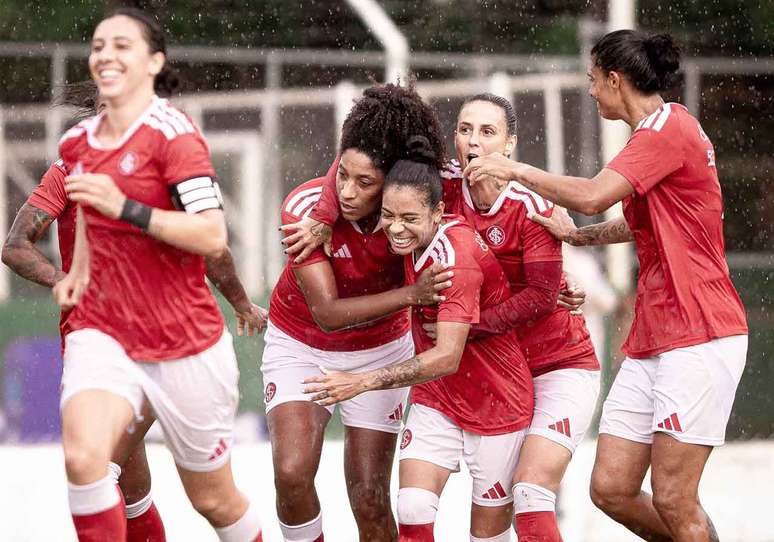 Bolas levantadas na &aacute;rea foram principais armas do Internacional no duelo contra o Am&eacute;rica Mineiro &ndash;