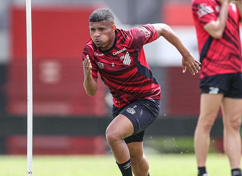 Furac&atilde;o conta apenas com o elenco principal para o Paranaense &ndash;