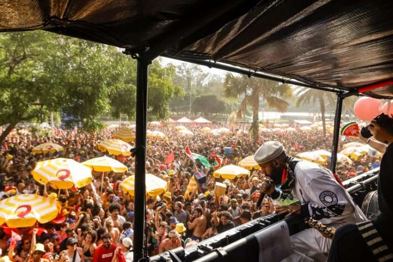 BaianaSystem faz a festa no p&oacute;s-carnaval em S&atilde;o Paulo.