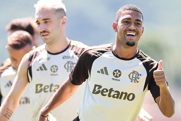 Elenco principal do Flamengo segue em processo para alcan&ccedil;ar o condicionamento f&iacute;sico ideal &ndash;