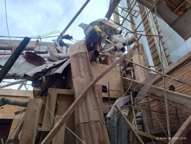 Instala&ccedil;&otilde;es destru&iacute;das em empresa de gr&atilde;os.