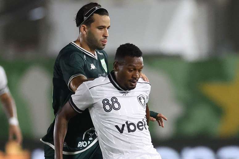 Edenilson estreou pelo Botafogo e deu uma assist&ecirc;ncia &ndash;