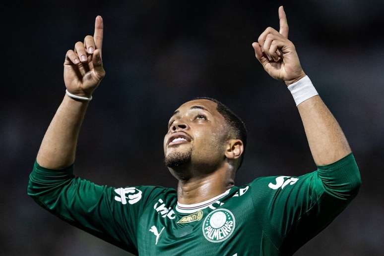 Vitor Roque marcou os dois primeiros gols do Palmeiras diante do Capivariano &ndash;