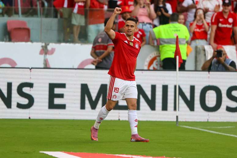 Borr&eacute; d&aacute; continuidade ao bom in&iacute;cio de temporada pelo Internacional ao anotar seis gols &ndash;