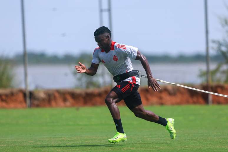 Carbonero em treino pelo Internacional 