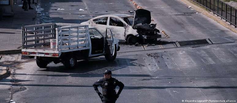 దేశంలోని వివిధ ప్రాంతాల్లో లాక్‌డౌన్‌లు కొనసాగుతున్నాయి