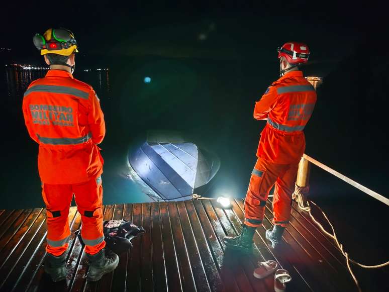 Seis pessoas morreram no acidente envolvendo uma lancha, no Rio Grande, divisa entre SP e MG