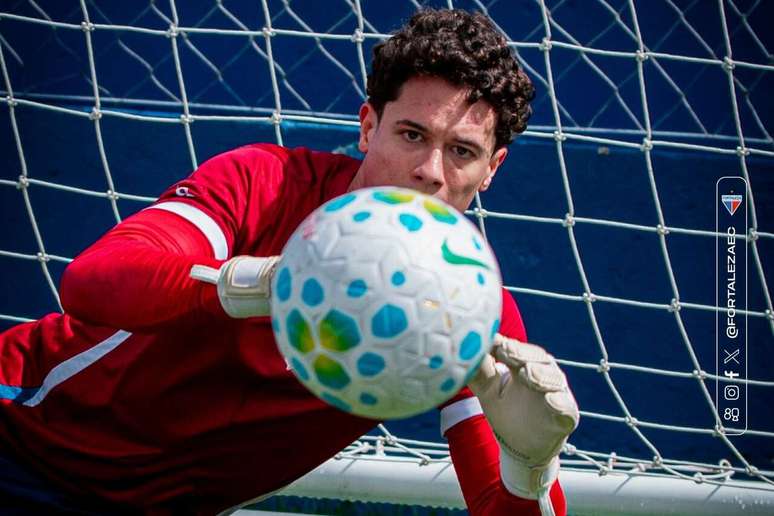 Brenno em treino pelo Fortaleza &ndash;