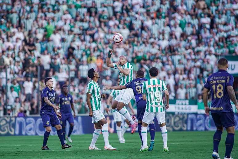 Juventude e Gr&ecirc;mio travaram duelo disputado pela semifinal do Gauch&atilde;o. Melhor para o Imortal, que avan&ccedil;ou nos p&ecirc;naltis &ndash;