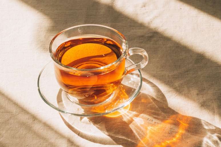 Ch&aacute; de espinheira-santa com hortel&atilde;, camomila e erva-doce 